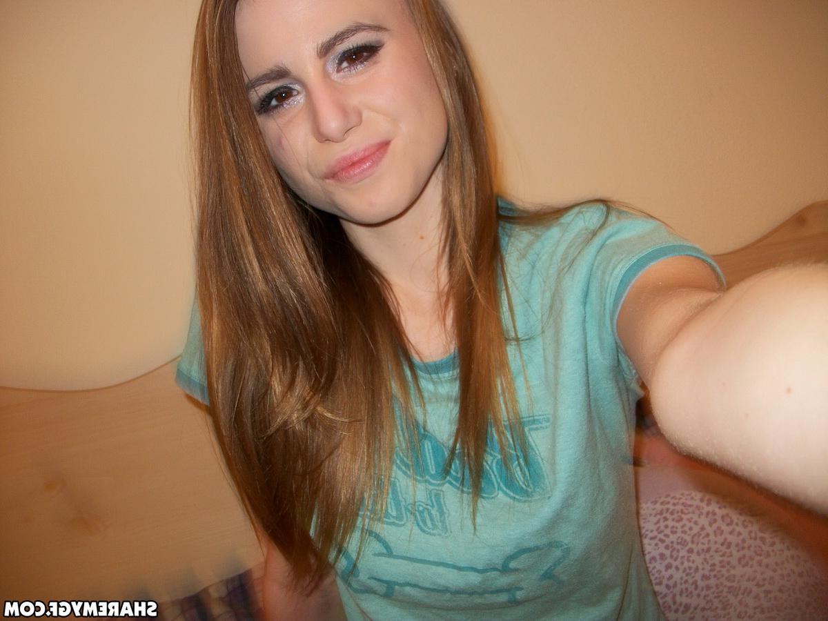 20P Busty amateur GF takes selfies of her round boobs and wet pussy