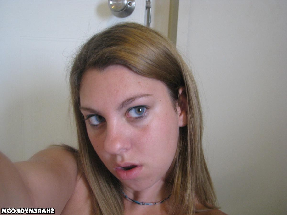 20P Gorgeous busty blonde shows her amazing tits just for you