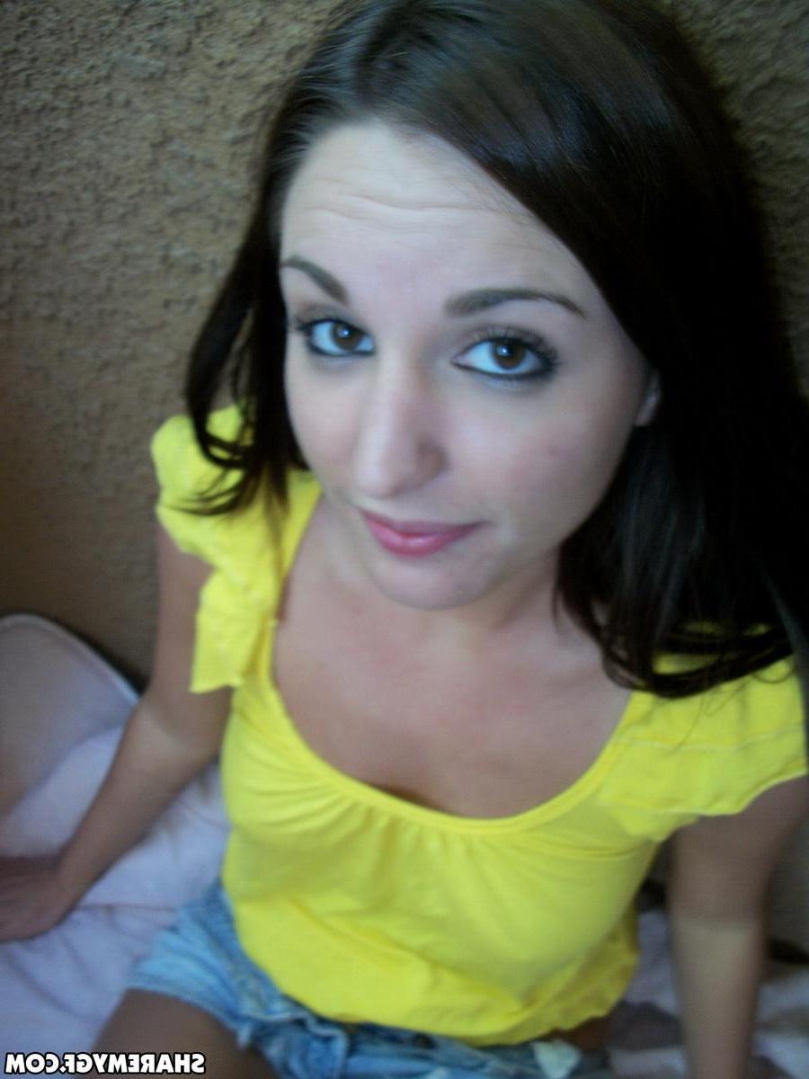 20P Hot brunette teen GF flashes her tits just for you