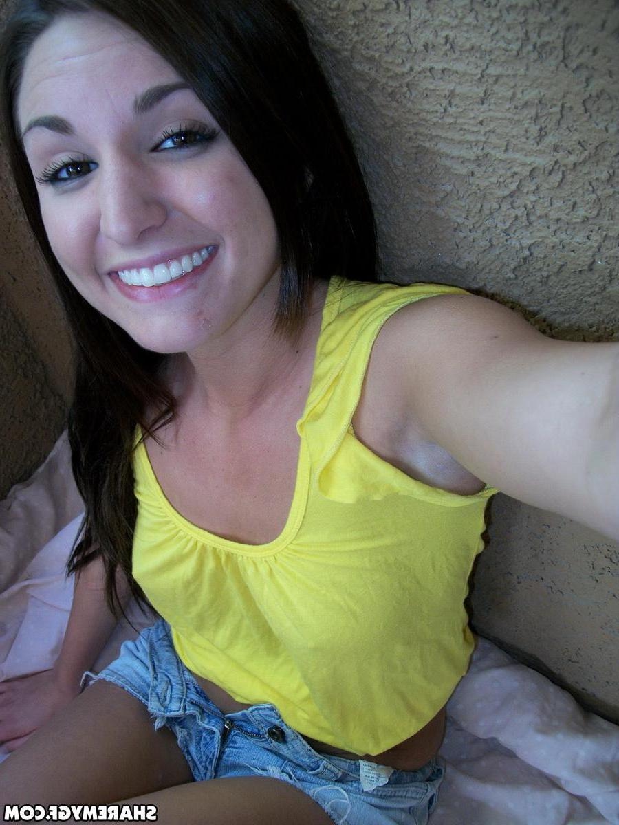 20P Hot brunette teen GF flashes her tits just for you
