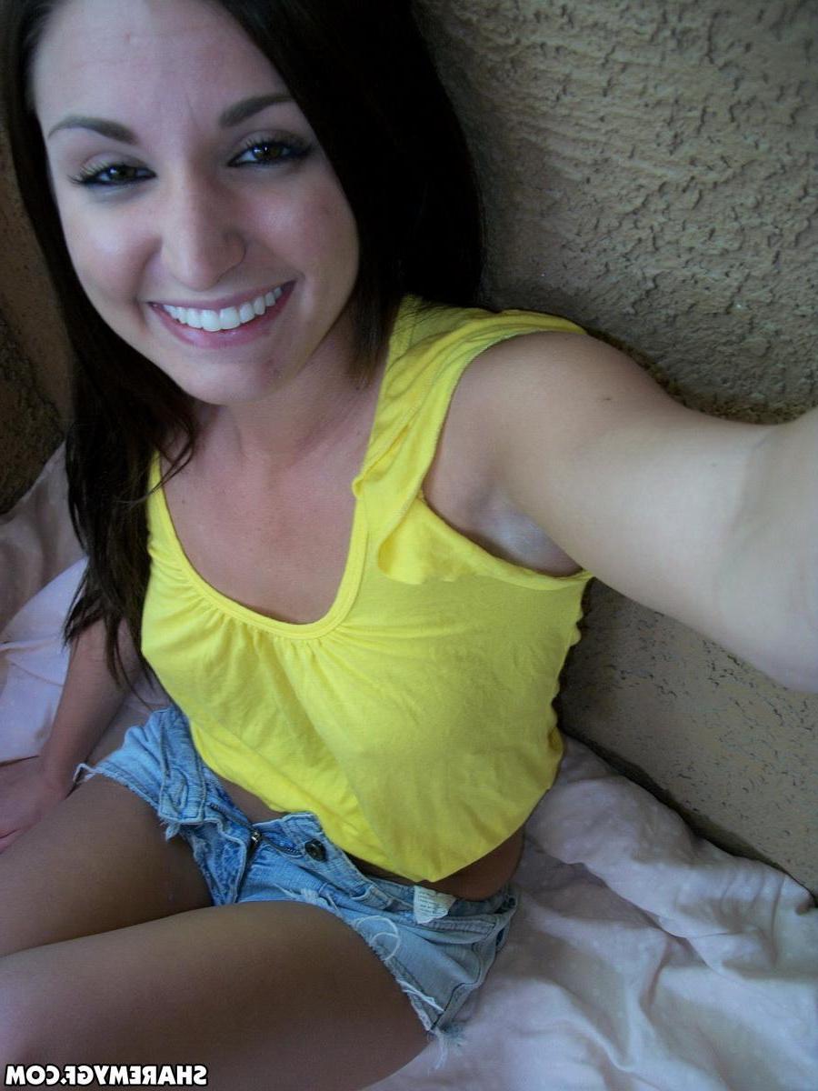 20P Hot brunette teen GF flashes her tits just for you