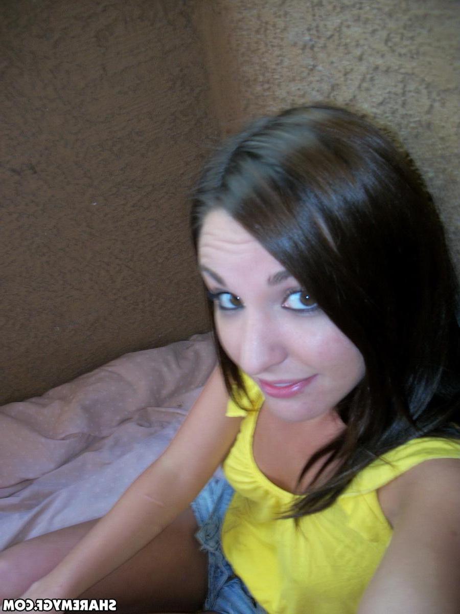 20P Hot brunette teen GF flashes her tits just for you