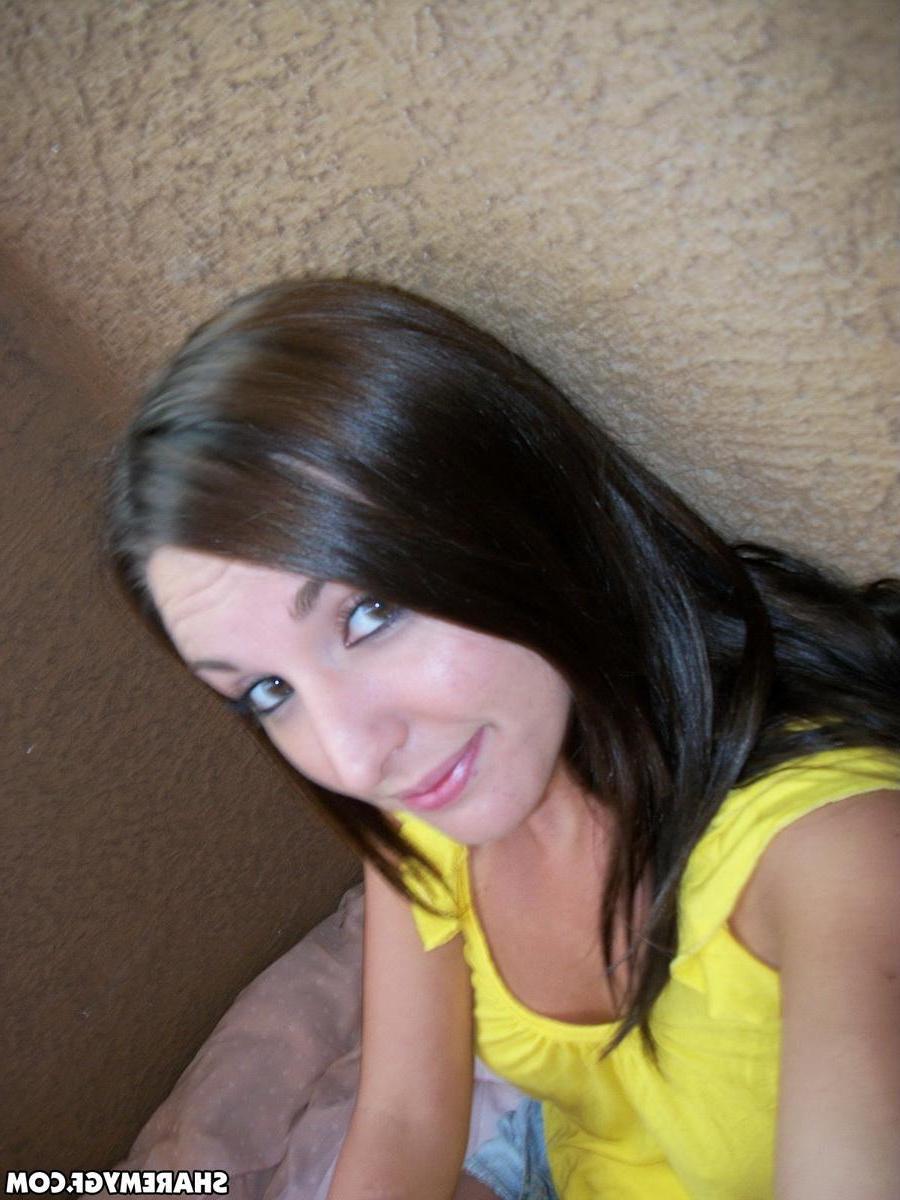 20P Hot brunette teen GF flashes her tits just for you