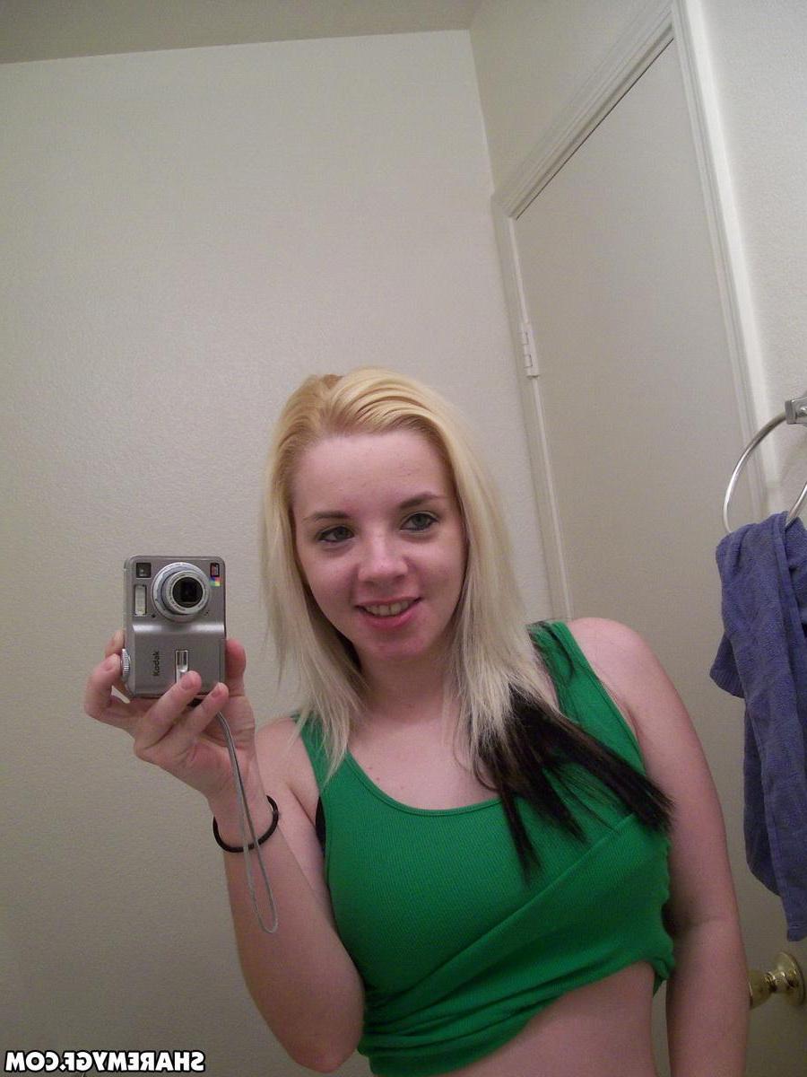 20P Sexy amateur blonde teen takes pics of herself getting naughty