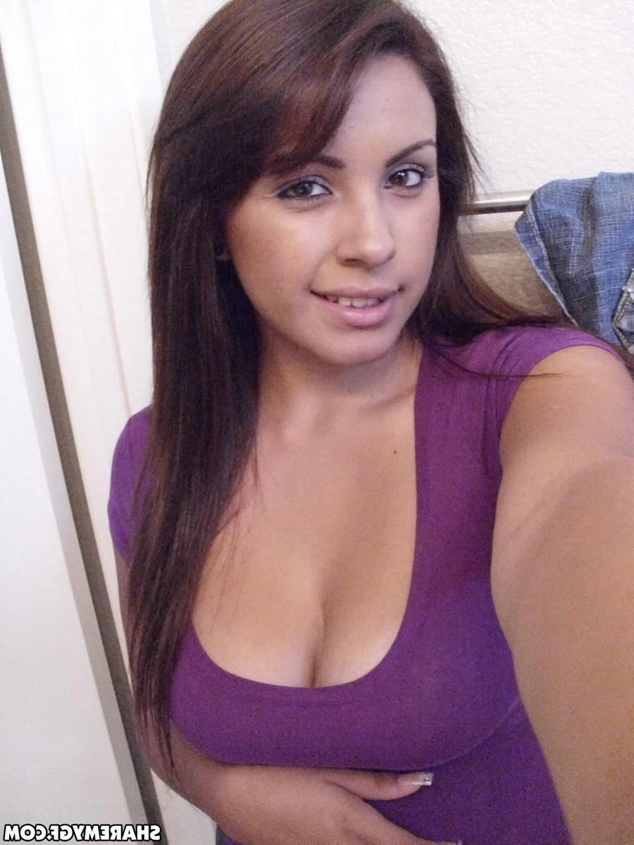 20P Busty latina GF shows off her awesome boobs