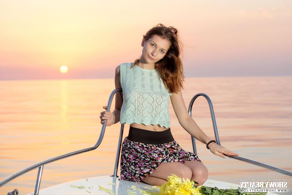 20P Hot teen Niva gives you her amazing body on a boat