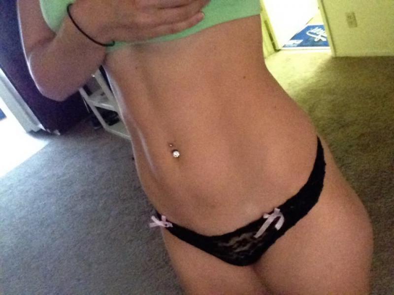 16P Kinky anonymous babe showing off her toned naked body