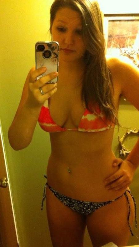 15P Super hot girlfriends strip naked and take pics of their bodies