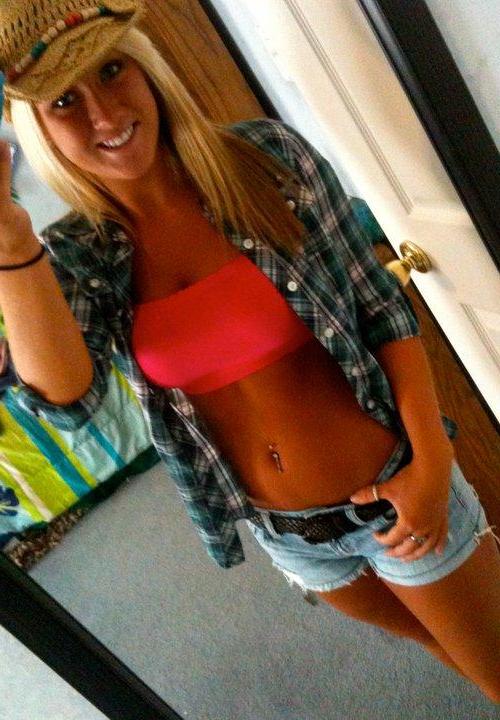 15P Gorgeous teen girlfriends share some pics of their hot bodies