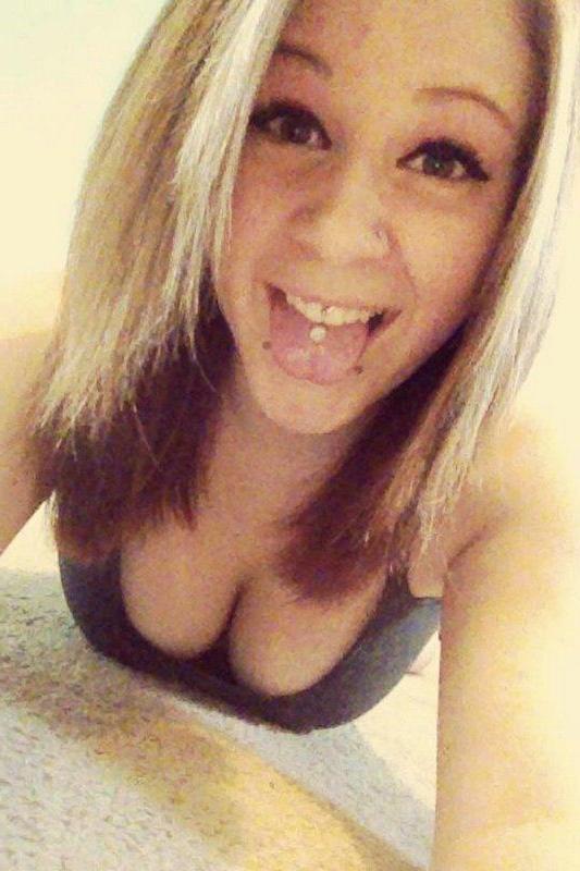 15P Stunning amateur teens take sexy pics of their hot bodies