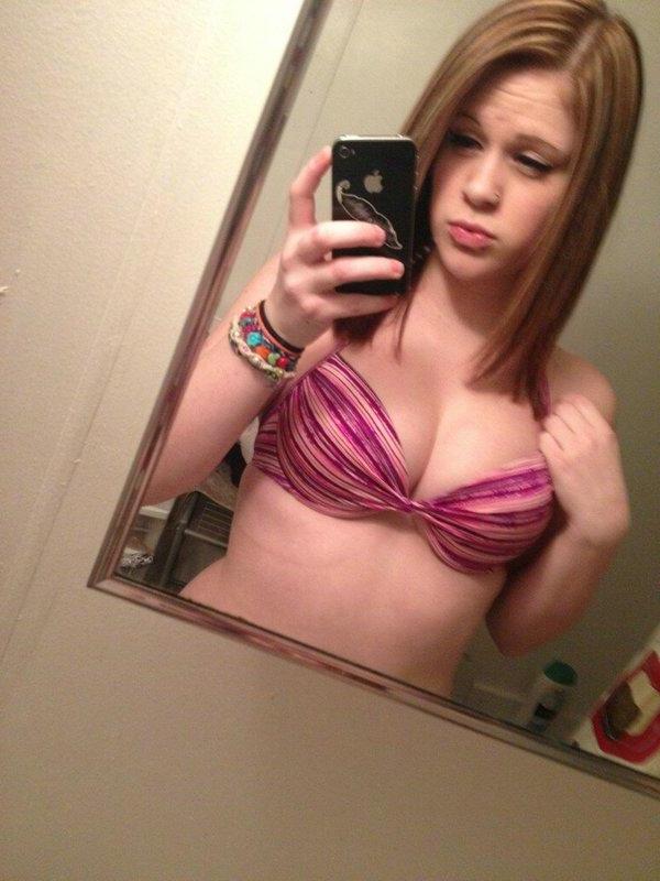 15P Stunning amateur teens take sexy pics of their hot bodies