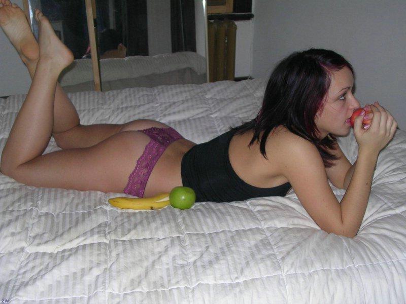 15P Stunning teen girlfriends share hot pics of their sexy bodies