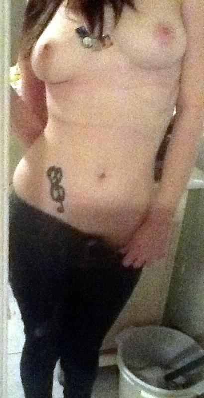 15P Gorgeous teens take super hot pics of their amazing bodies