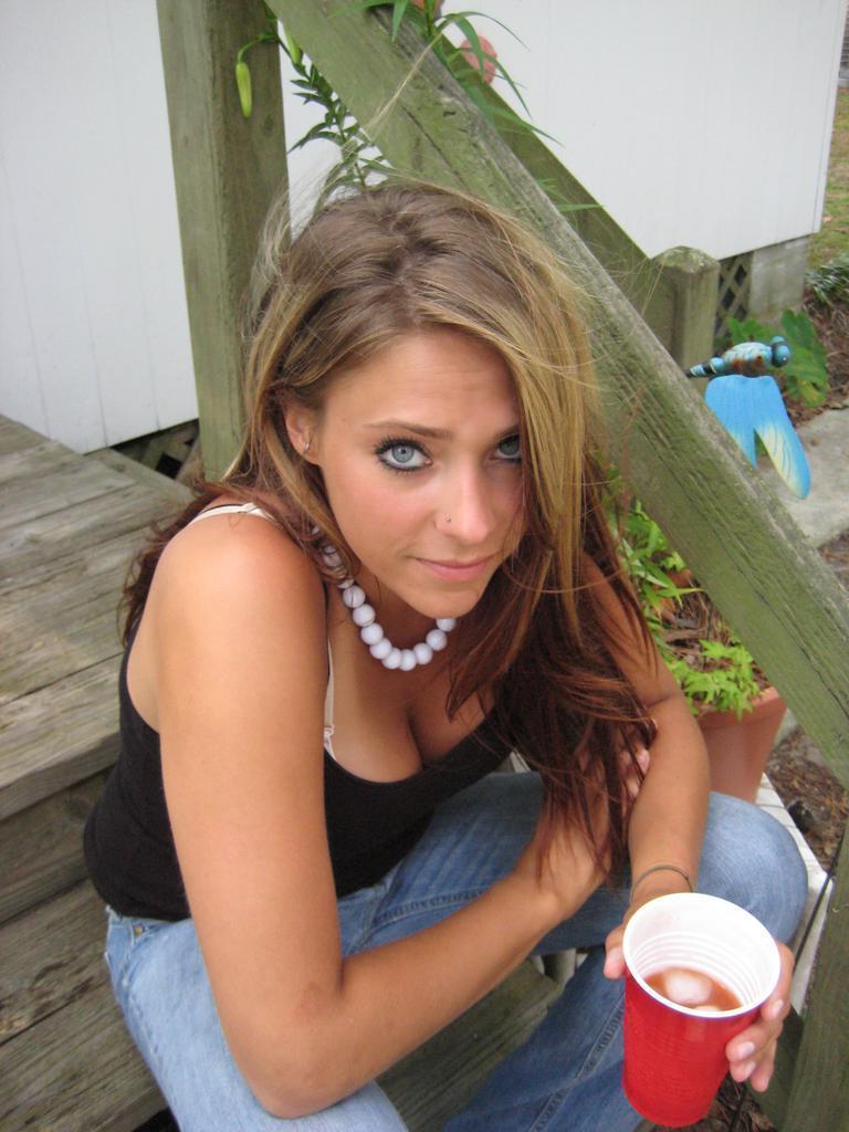 15P Pictures of hot college girls getting naughty for the camera