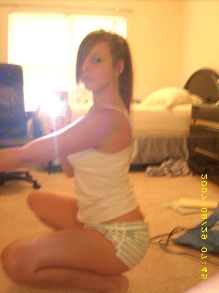15P Pictures of hot college girls getting naughty for the camera