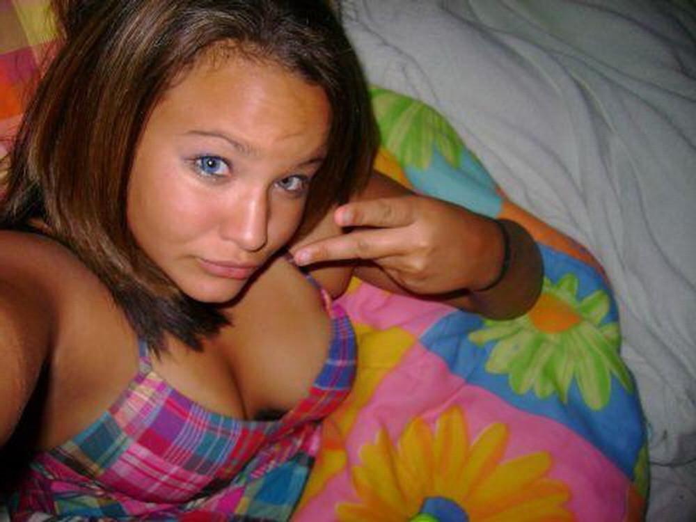 15P Pictures of hot college girls getting naughty for the camera