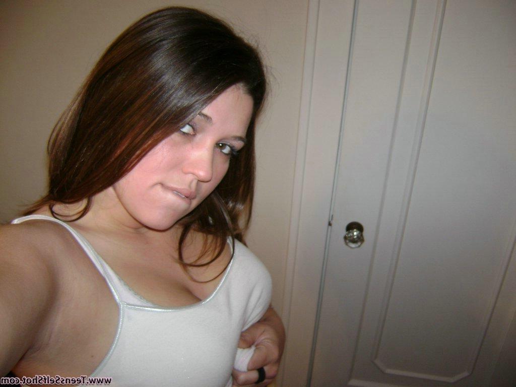 15P Pictures of a busty amateur girl showing her big titties