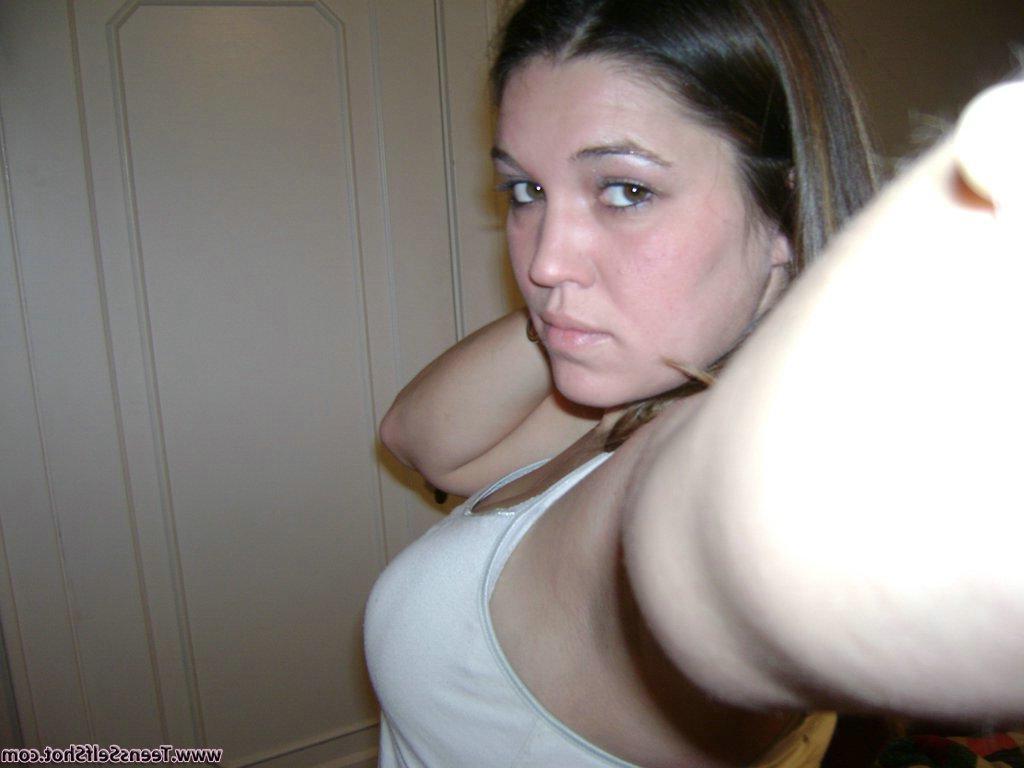 15P Pictures of a busty amateur girl showing her big titties
