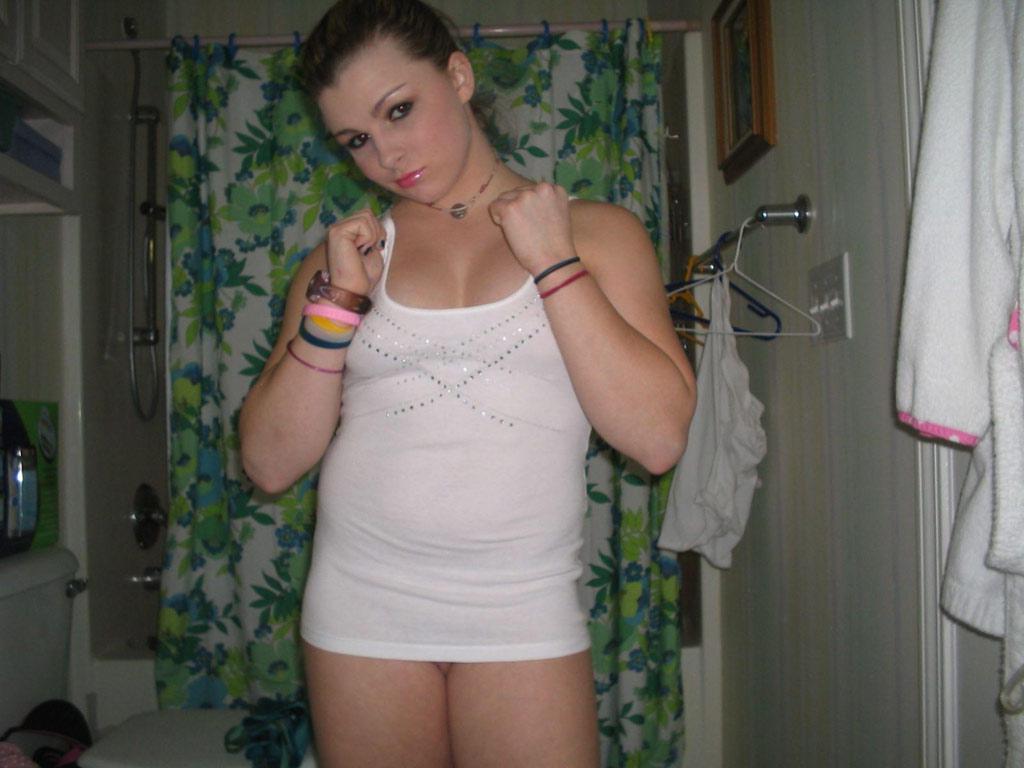 15P Pictures of hot and horny teen girlfriends showing off