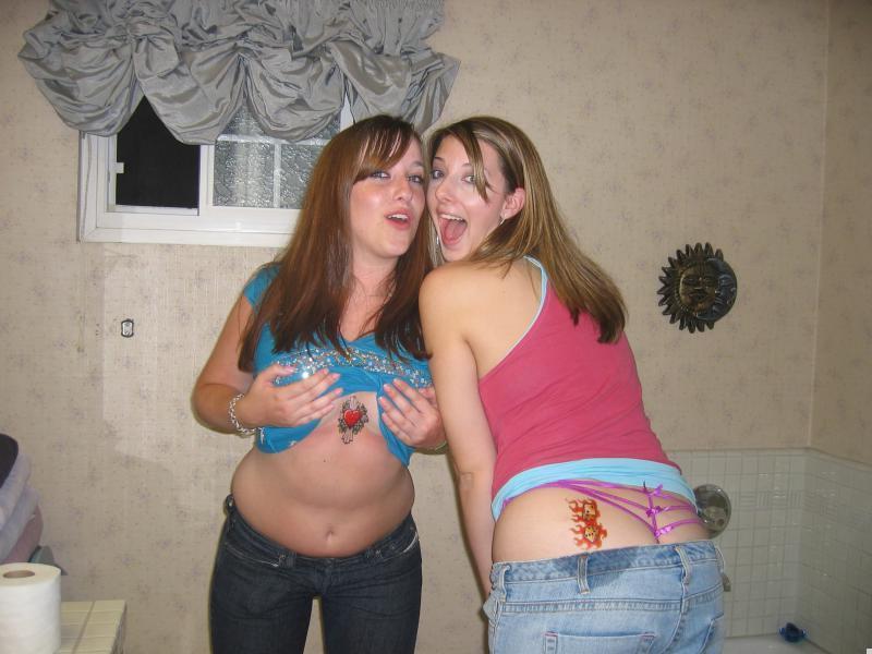 15P Pictures of hot and horny teen girlfriends showing off