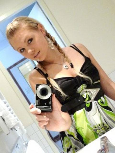 15P Pictures of stunning teen girlfriends showing off on cam
