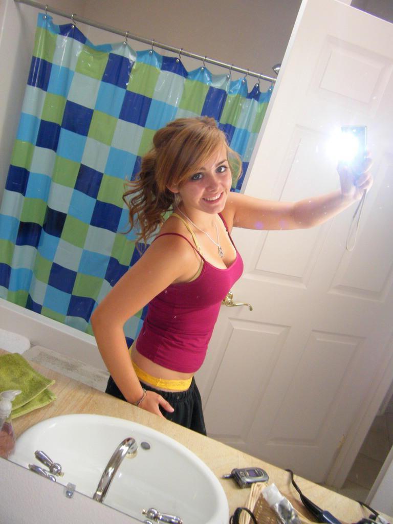 15P Pictures of hot amateur girlfriends getting kinky on cam