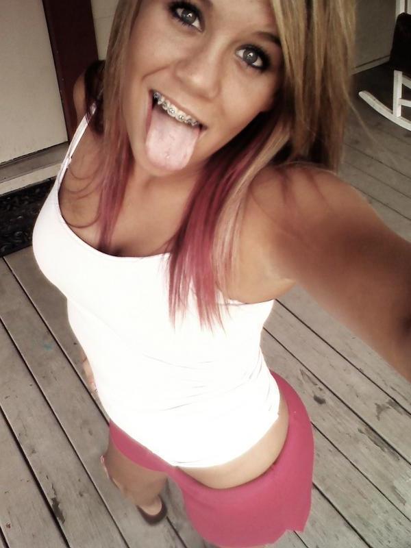 15P Pictures of hot amateur girlfriends getting kinky on cam