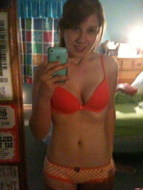 15P Pictures of super hot teen girls showing their hot bodies