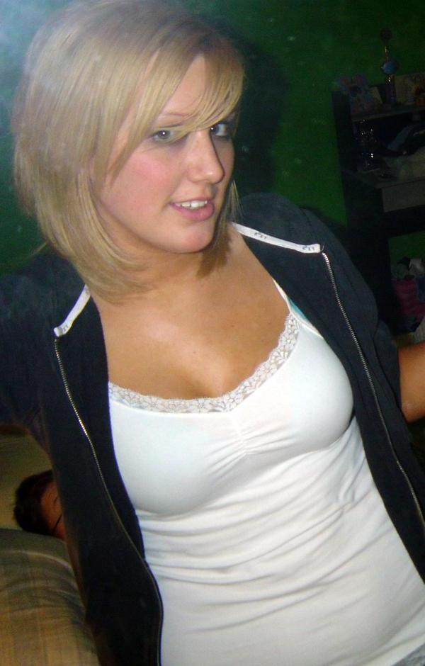 15P Pictures of super hot teen girls showing their hot bodies