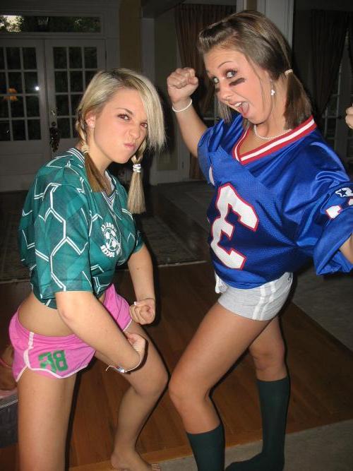15P Pictures of stunning teen girlfriends showing off on camera