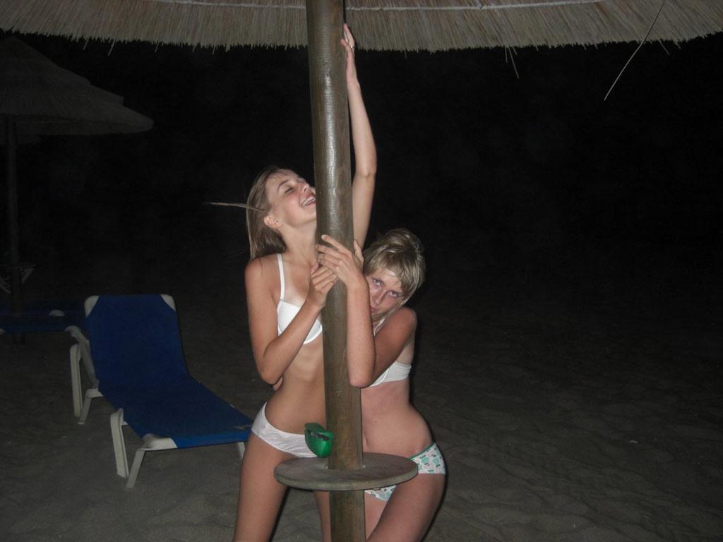 15P Pictures of hot teen girlfriends showing off on camera