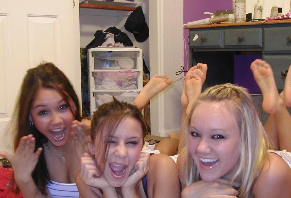 15P Pictures of random teen hotties showing off on camera