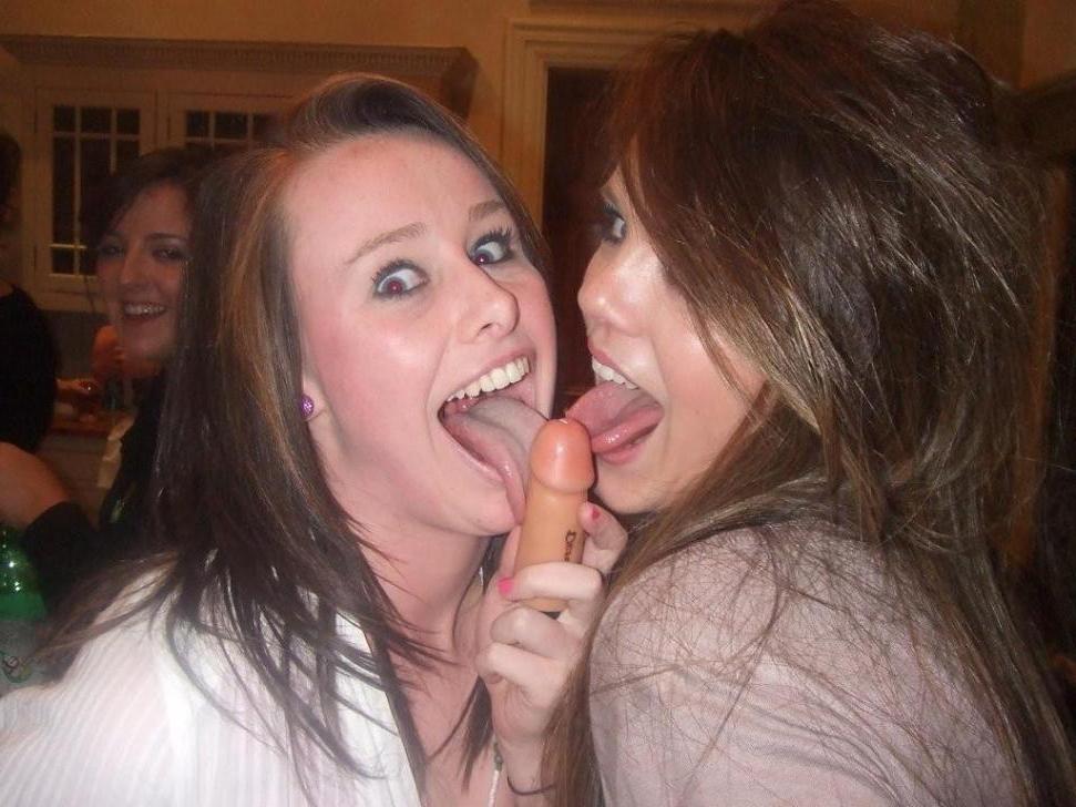 15P Pictures of hot coeds going slutty on camera