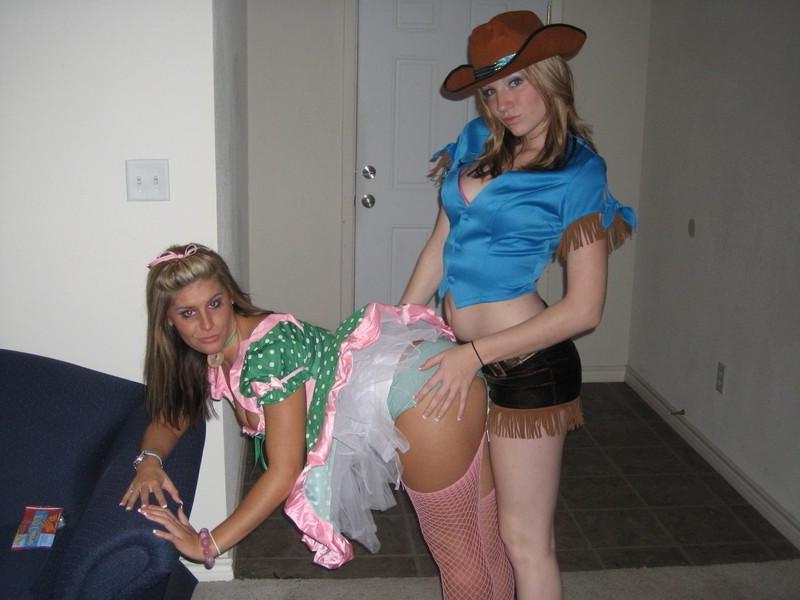 15P Pictures of hot amateur teens showing off