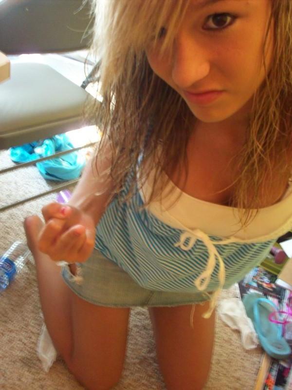 15P Pictures of stunning teen girlfriends showing off