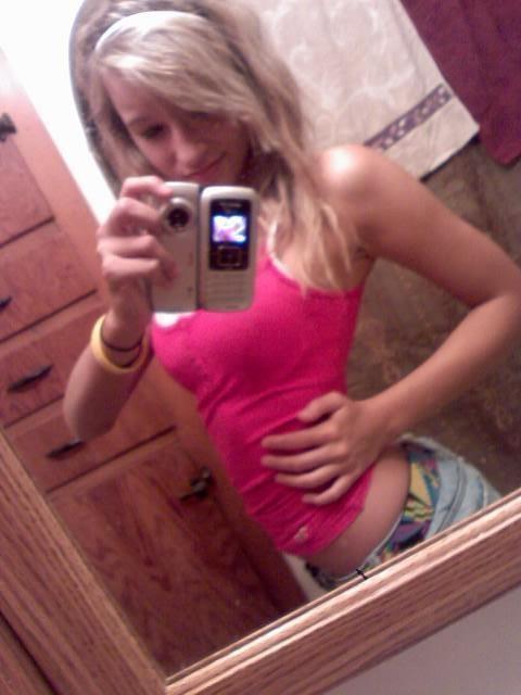 15P Pictures of stunning teen girlfriends showing off