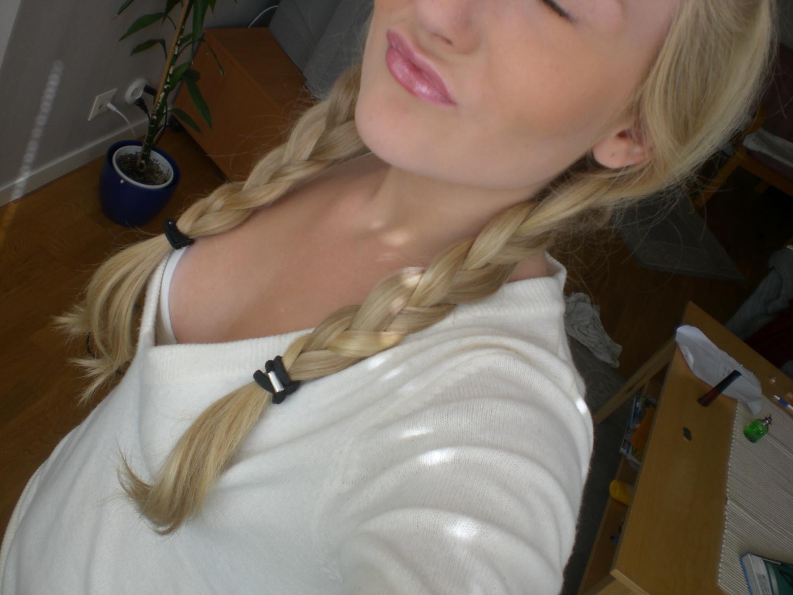 15P Pictures of stunning teen girlfriends showing off