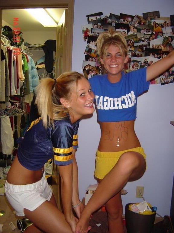 15P Pitures of hot college coeds getting naughty on camera
