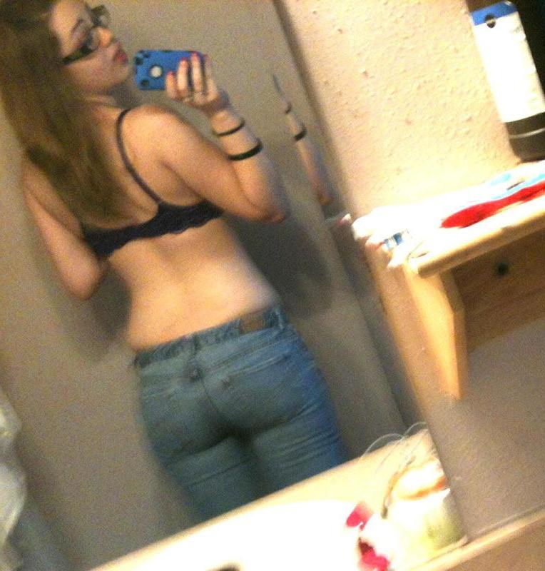 15P Pictures of hot teen girlfriends taking pics of themselves