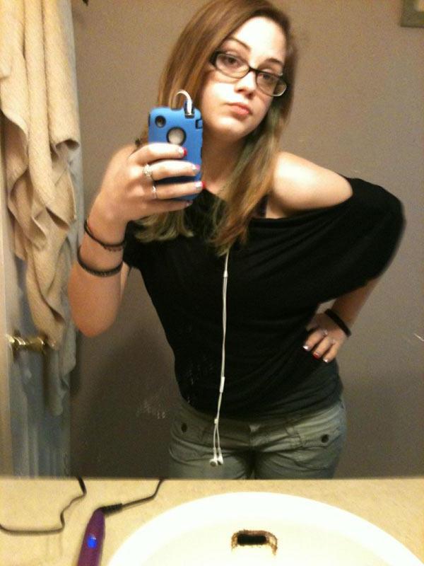 15P Pictures of hot teen girlfriends taking pics of themselves