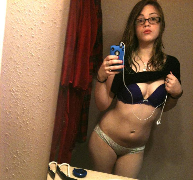 15P Pictures of hot teen girlfriends taking pics of themselves