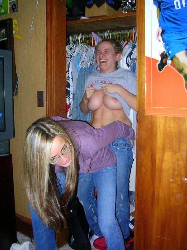 15P Pictures of hot girlfriends getting naked on camera