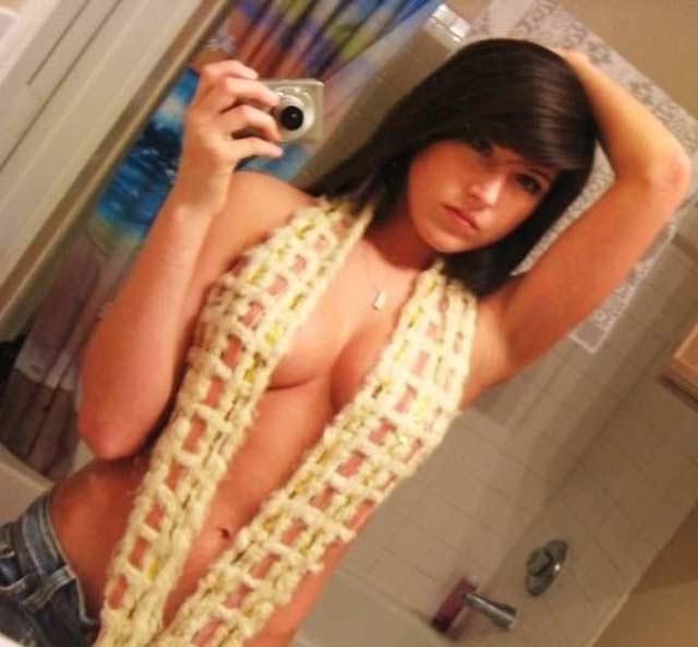 15P Pictures of hot teen girlfriends showing their naked bodies on camera