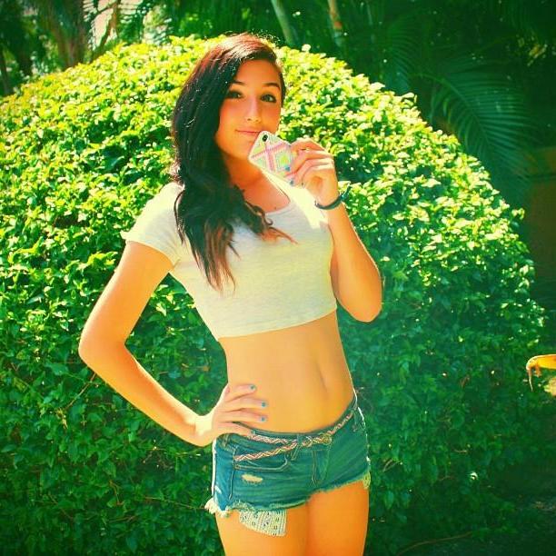 15P Pictures of naughty amateur teens taking sexy pics of themselves