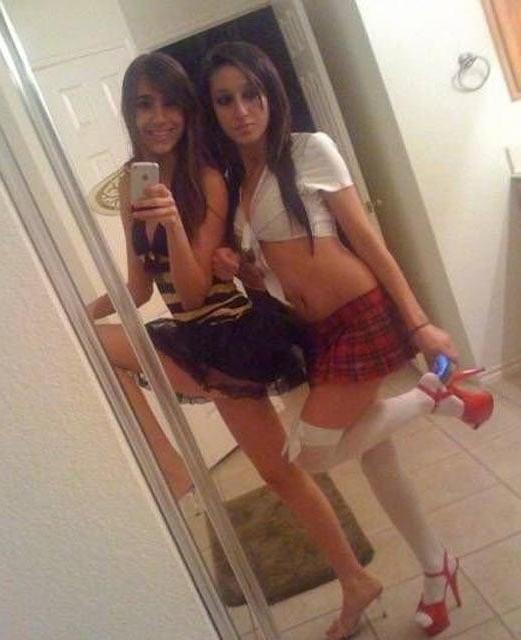 15P Pictures of naughty amateur teens taking sexy pics of themselves