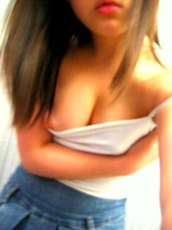 15P Pictures of horny amateur teen girlfriends taking pics of themselves