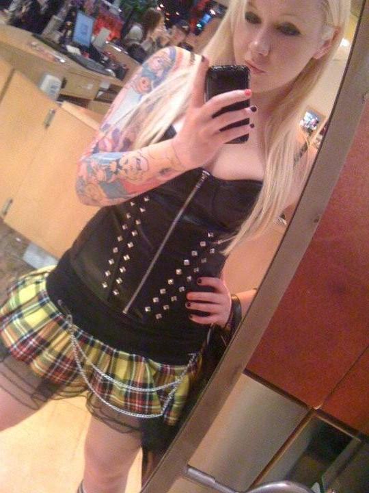 15P Pics of hot and naughty teens taking sexy self shots