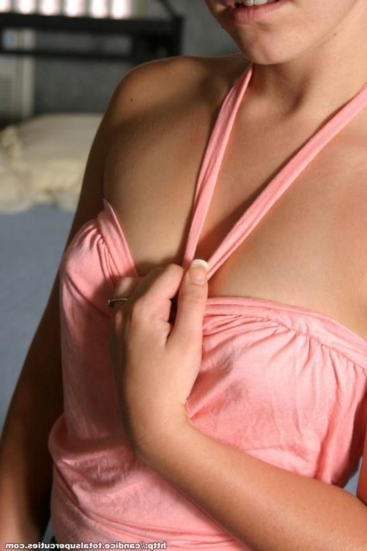 15P Teen girl flashes her tits and ass