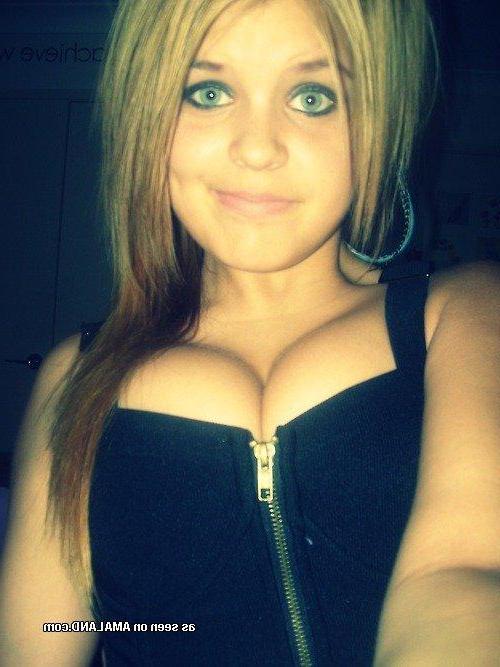 14P Selection of sexy amateur babes camwhoring with their cameras