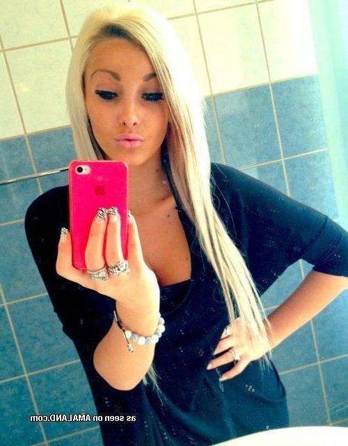 14P Selection of sexy amateur babes camwhoring with their cameras